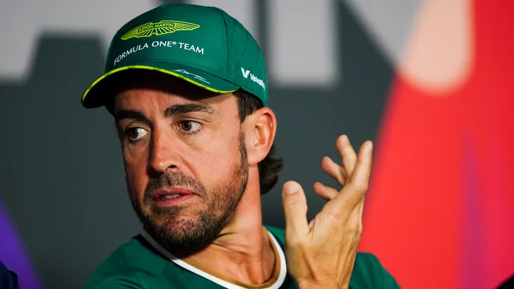 Alonso besluit komende weken over F1-toekomst: 'Moet eerst met mezelf praten'