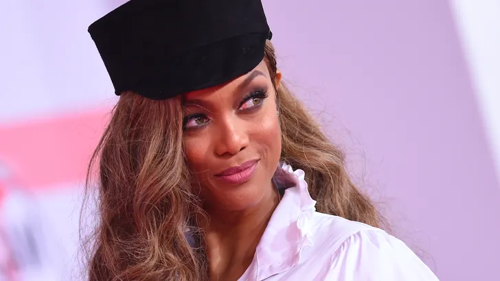 Een wa-wa-wa-waanzinnig lijf: Tyra Banks (45) op cover Sports Illustrated