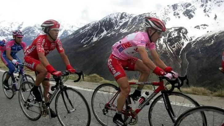 Cunego smeedt een alliantie met Simoni