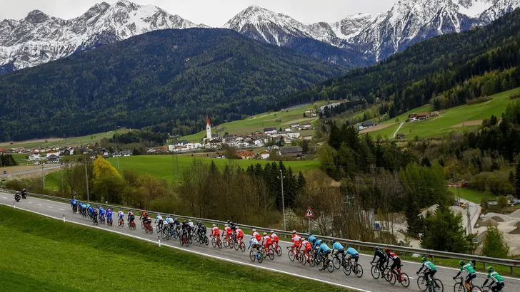 Weergoden zijn Tour of Alps ook in derde etappe niet gunstig gezind