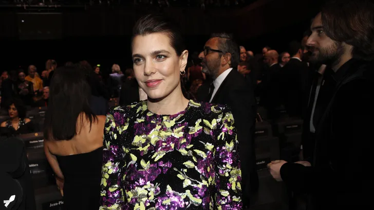 Look Of The Weekend: Charlotte Casiraghi in kleurige paillettenjurk