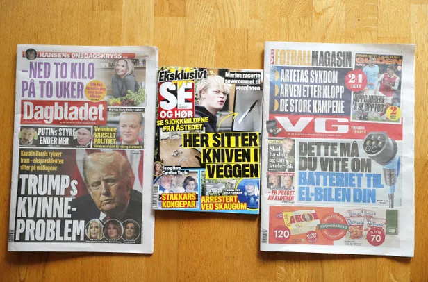 Noorse kranten met nieuws over de zaak tegen Marius Borg Høiby, augustus 2024.