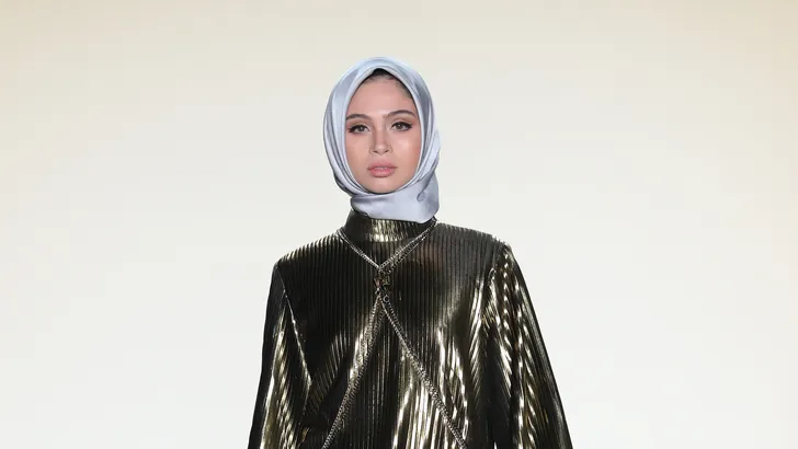 Britse blogger met hijab nieuwe gezicht van dít beautymerk