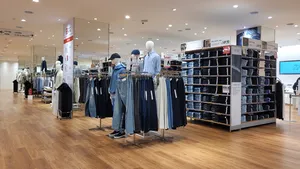 Alles wat je moet weten over de nieuwste PEACE FOR ALL collectie van UNIQLO en Sofia Coppola