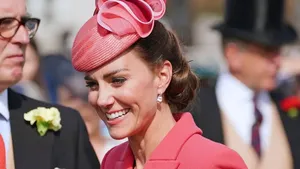 Master de 'royal-approved' 10-seconden knot: dé hack voor een moeiteloos chique updo