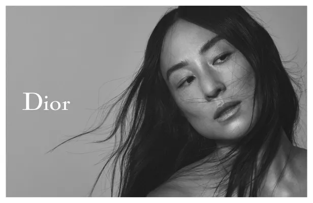 Greta Lee in de Spring/Summer 2026 campagne van Dior 
