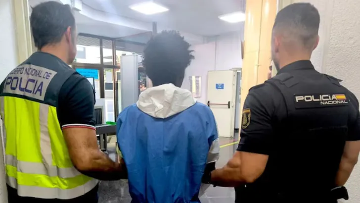 Nederlandse toerist op Mallorca in rug gestoken met schaar, long doorboord