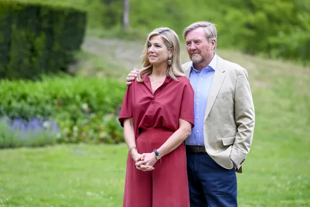 Koningin Máxima en koning Willem-Alexander tijdens de fotosessie in mei 2026.