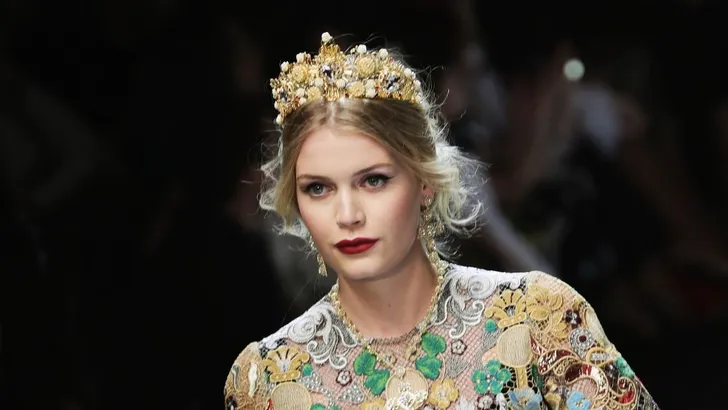 Zien: Beauty's met blauw bloed bij D&G