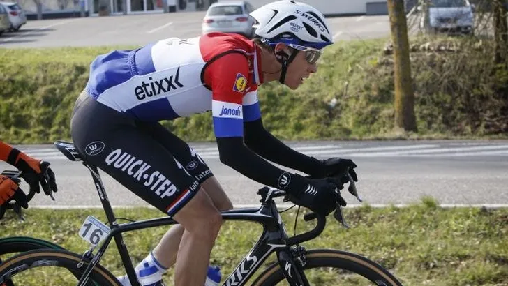 Niki Terpstra wint Samyn na solo