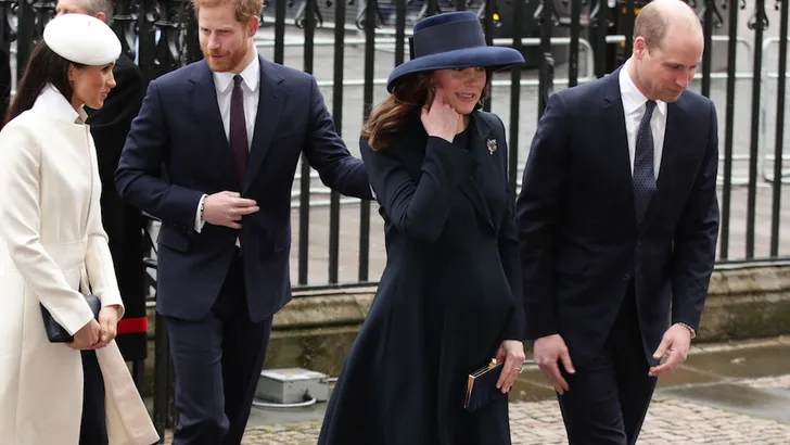 Meghan met de queen op pad