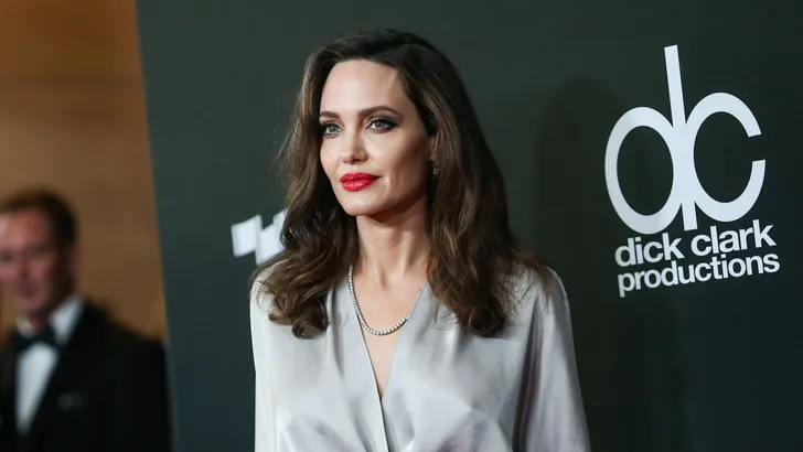 Angelina Jolie gespot in deze betaalbare lentejas