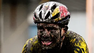 wout van aert in de modder van dendermonde