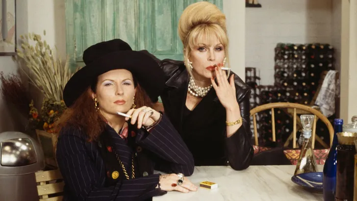 Absolutely Fabulous! Joanna Lumley heft het glas op Jennifer Saunders 