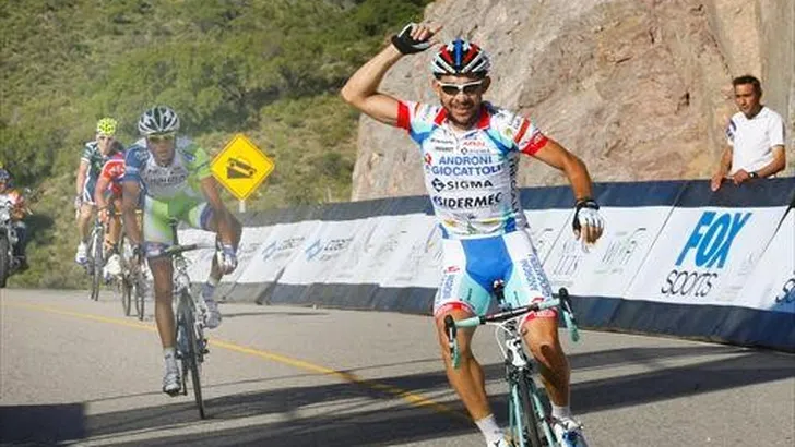 San Luis: Serpa pakt ritzege en de leiderstrui