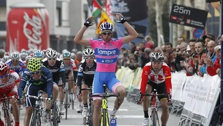 Petacchi speert naar de winst in Catalonië