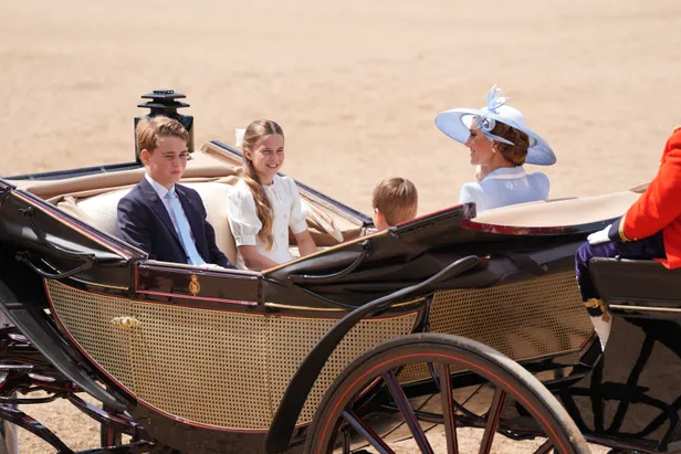 Kate, de Princess of Wales samen met haar kinderen.