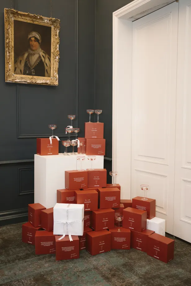 En die schenk je in de te leuke cocktailglazen van Lumeverre 