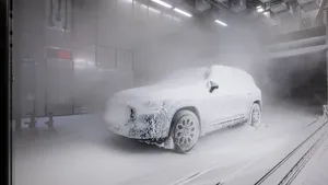 Wat er met deze nieuwe SUV gebeurt bij –40 graden: Mercedes gaat tot het uiterste