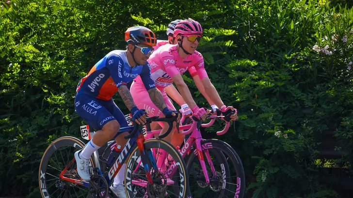 caleb ewan en tadej pogacar