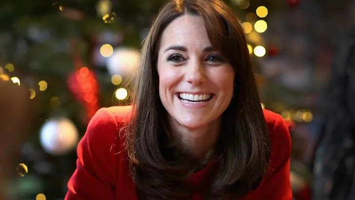 Niemand doet de kerstlook zó goed als Kate
