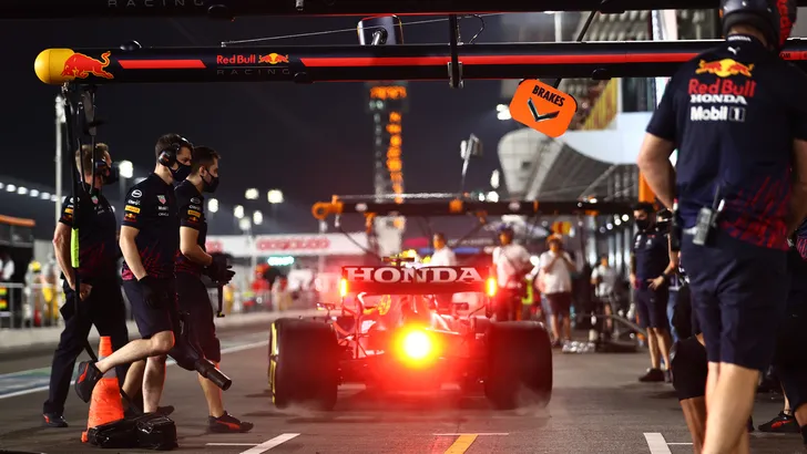 Kinderachtig: Mercedes en Red Bull zitten elkaar zelfs bij pitstops dwars