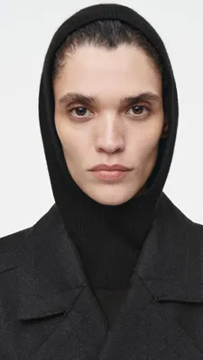 COS RIBBED WOOL-CASHMERE BALACLAVA – € 59,00 