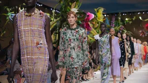 Matthieu Blazy showt sprookjesachtige FW26 haute couture-collectie in Parijs