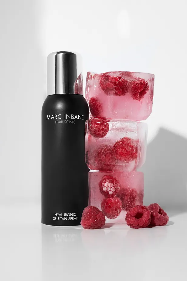 Hyaluronic Self-Tan Spray van Marc Inbane - €34,95 (100 ml) 
