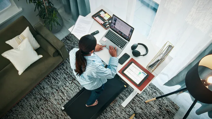 Waarom je na een werkdag op een walking pad juist méér energie overhoudt