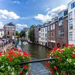 Grachten van Utrecht en architectuur in de zomer, Nederland