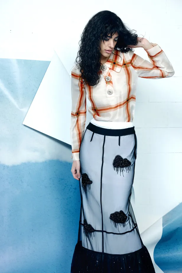 Shirt: Vintage Prada | Rok: Moschino | Schoenen: Dries van Noten 