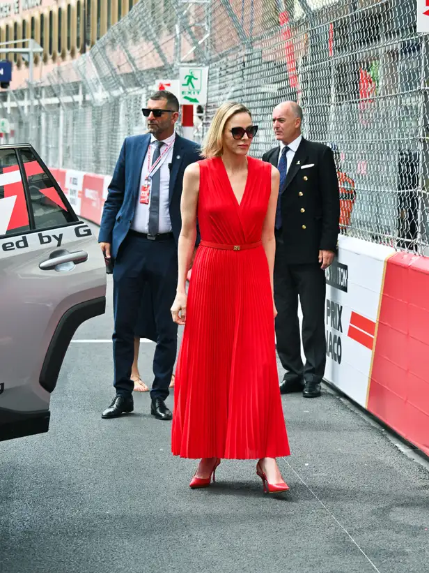 Charlene looks F1 Grand Prix Monaco 2026: rode Louis Vuitton-look.