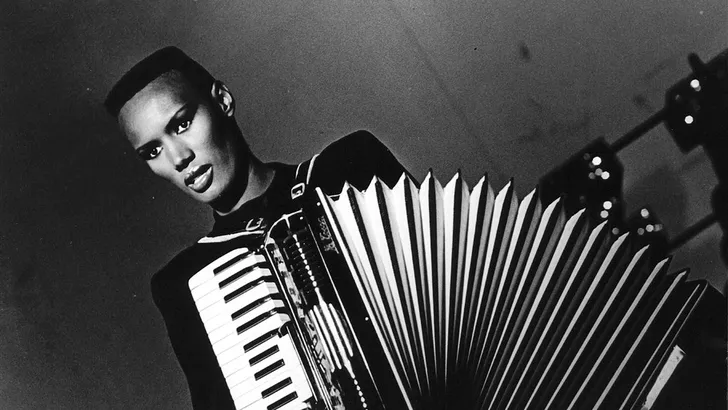 Throwback: Grace Jones zingt The Little Drummer Boy
