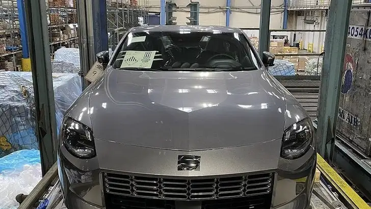 Nissan 400Z laat zich zien