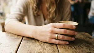Geen hoofdprijs van €350 neerleggen voor een Oura Ring: déze slimme dupe kost nog geen €70 en meet al je gezondheidsdata