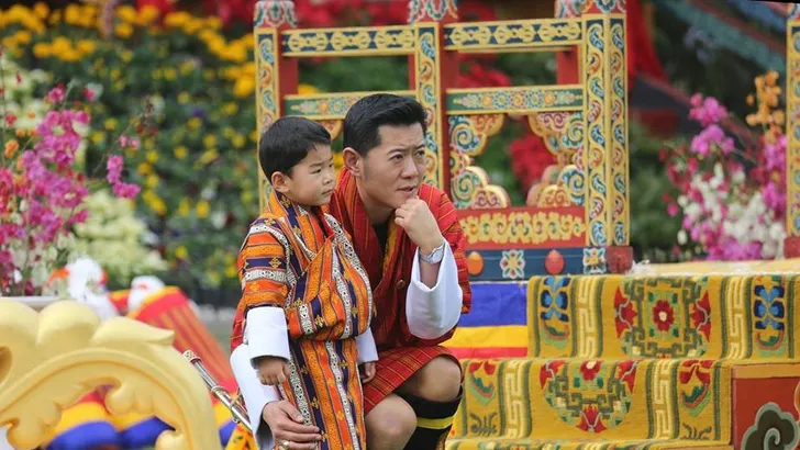 Bhutan: kroonprinsje (2) doet royal meet & greet