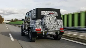 Hij komt echt terug: Mercedes stuurt de nieuwe open G-Klasse eindelijk de weg op