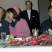 Liefdesverhaal van Jackie en John F. Kennedy – Foto van Lyndon B. Johnson, Jackie Kennedy en John F. Kennedy aan tafel, 1963.