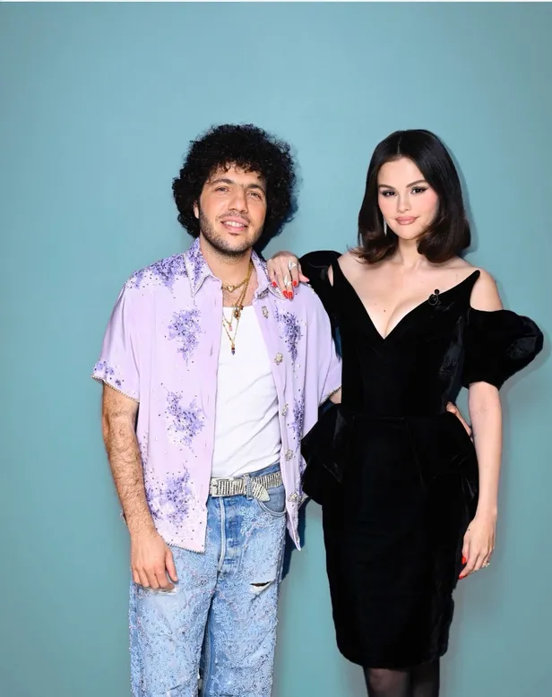 Selena Gomez in Mugler, manlief Benny Blanco in spijkerbroek.