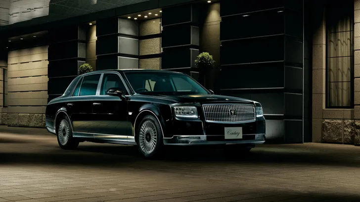 Uiterst zeldzame Toyota Century gespot in hartje Londen