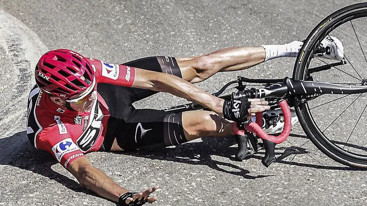 Froome na val in Vuelta: 'Blij dat ik alleen maar wat huid kwijt ben'