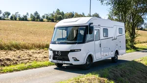 Om ruimte te besparen verstopt deze camper het toilet op een bizarre manier