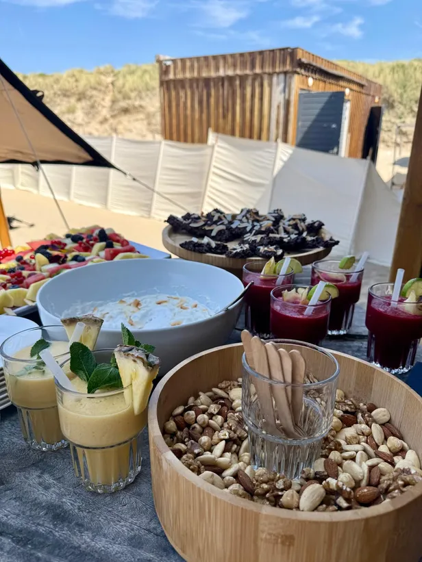 Eten en drinken op tafel 