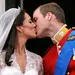 Kate en William kussen op balkon tijdens huwelijksdag