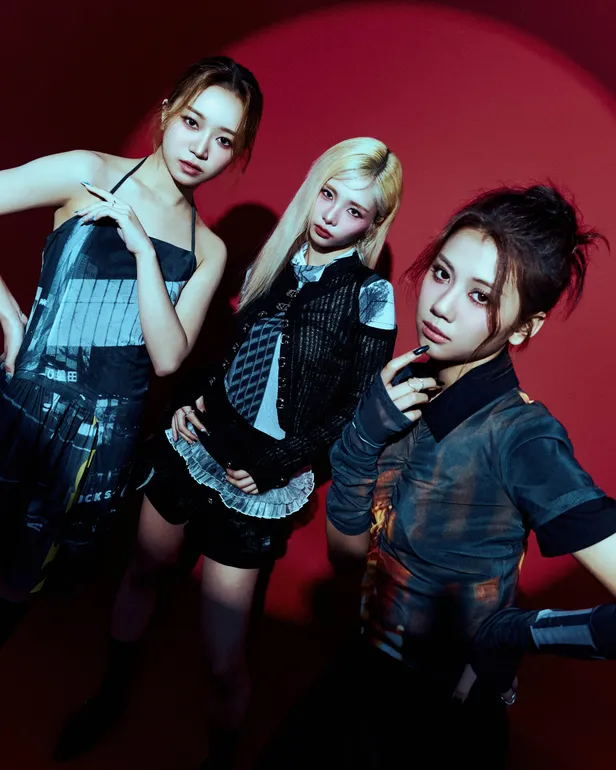 From left to the right: Won Chae, Ah Yoon & Kiirii