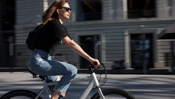 Stijlvol en sportief op de elektrische fiets