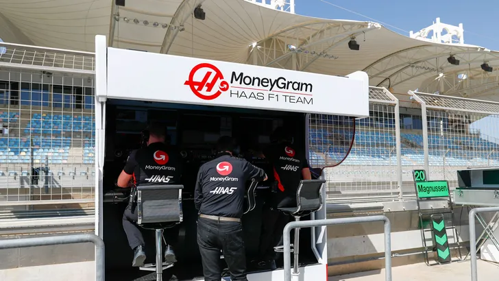 Haas voert briljante kostenbesparing in ($250.000)