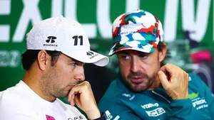 'Fernando Alonso en Sergio Perez gaan van stoeltje ruilen'