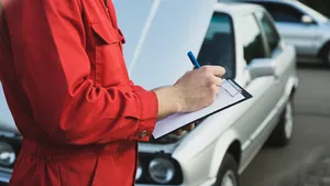 Miljoenen automobilisten halen opgelucht adem: EU stemt omstreden plan voor oudere auto's weg